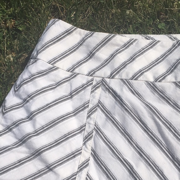 EUC Ann Taylor loft white gray striped skirt - Picture 2 of 12